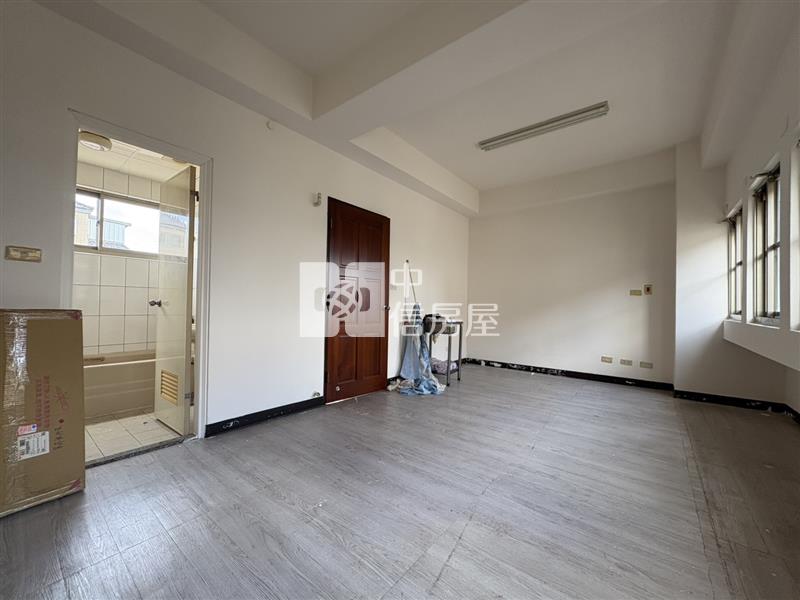 北梅角間震後屋房屋室內格局與周邊環境