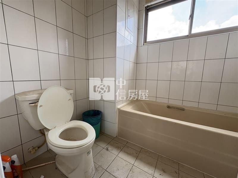 北梅角間震後屋房屋室內格局與周邊環境