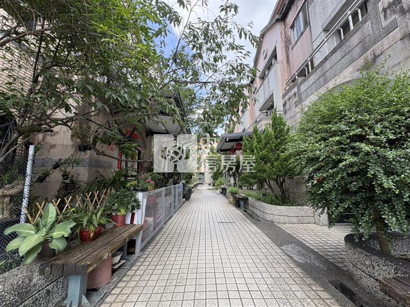 北梅角間震後屋房屋室內格局與周邊環境
