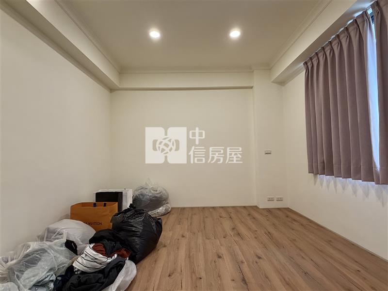屏東房屋-縣府萬吉．輕齡雙車別墅房屋室內格局與周邊環境