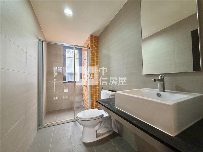 屏東房屋-縣府萬吉．輕齡雙車別墅房屋室內格局與周邊環境