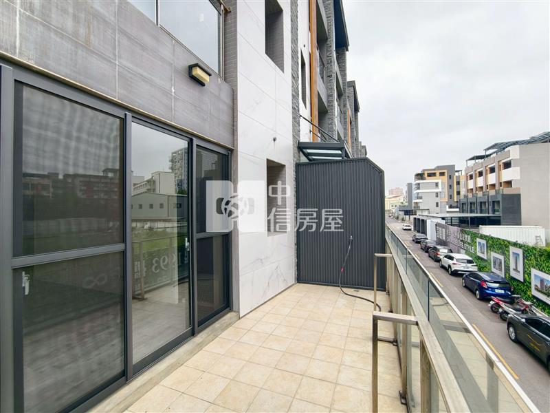 臨路角間大坪數電梯豪宅別墅房屋室內格局與周邊環境