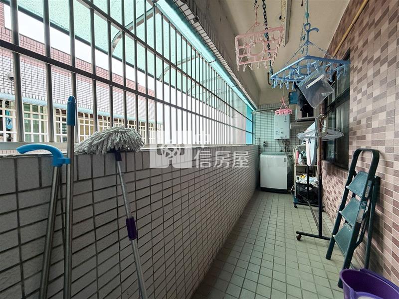 精忠六村國宅頂樓3房車房屋室內格局與周邊環境