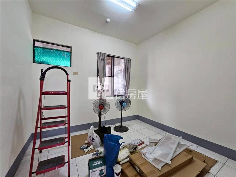 巨星四房大廈房屋室內格局與周邊環境