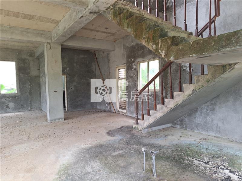 龍潭交流道毛胚農舍房屋室內格局與周邊環境