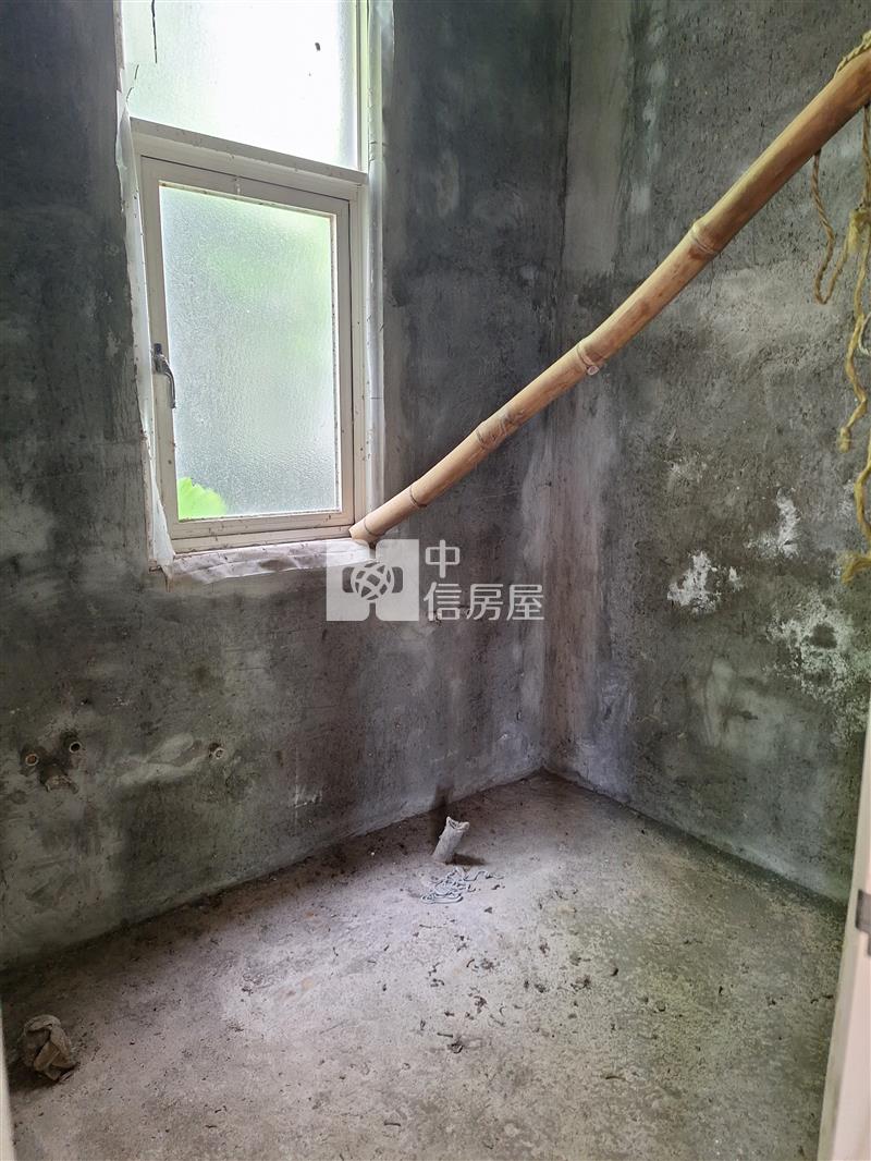 龍潭交流道毛胚農舍房屋室內格局與周邊環境