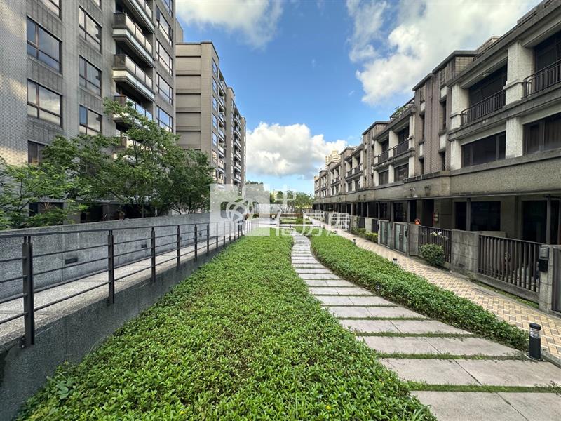 基隆長庚御花園邊間高樓三房美裝房屋室內格局與周邊環境