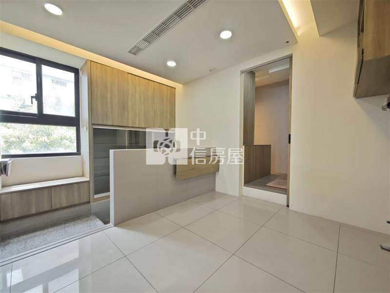 富宇豐景精裝店面+車位房屋室內格局與周邊環境