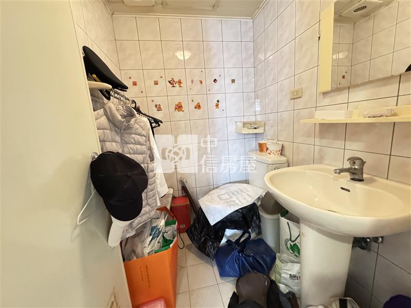 愛的世界高樓層美3房房屋室內格局與周邊環境