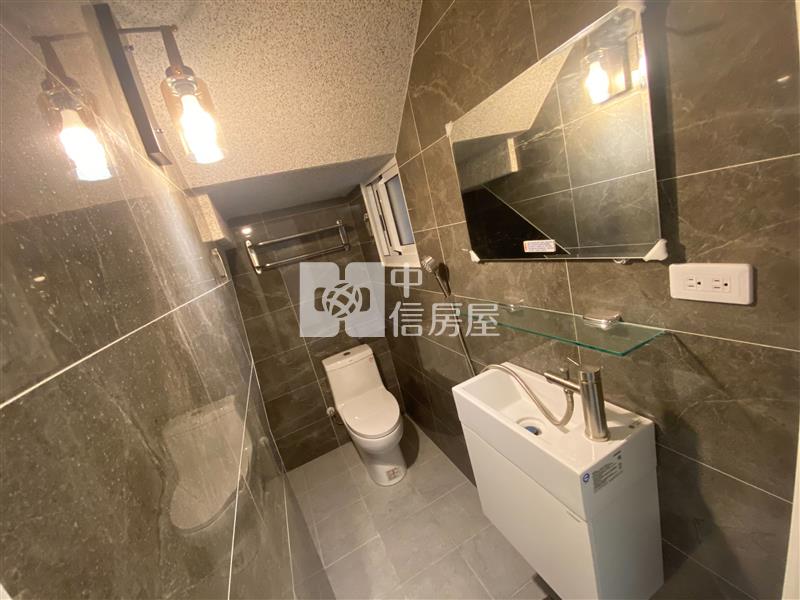 金獅湖商圈翻新電梯透天房屋室內格局與周邊環境