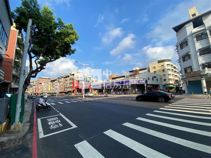 金獅湖商圈翻新電梯透天房屋室內格局與周邊環境