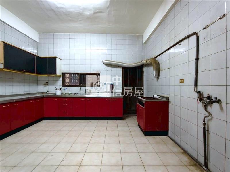 永康活巷朝南孝親RC車墅房屋室內格局與周邊環境