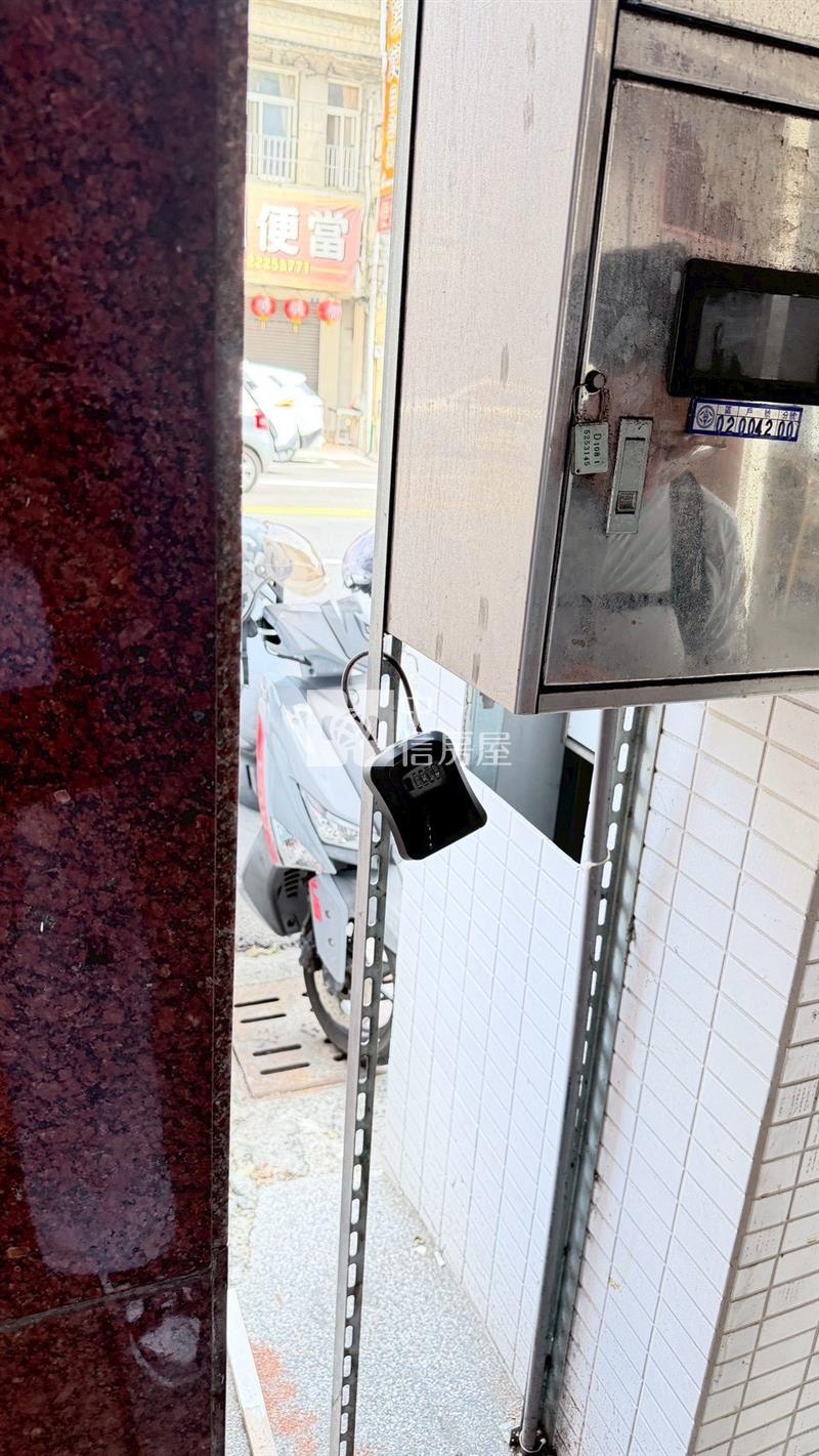 正三民路角間投保5.5%合法電梯視野五套房房屋室內格局與周邊環境
