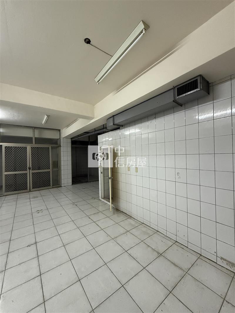 教育大學｜10米活路優質店面(右)房屋室內格局與周邊環境