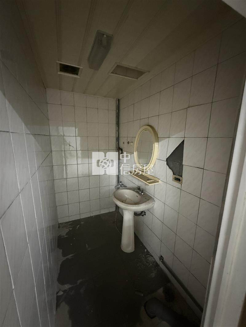 教育大學｜10米活路優質店面(右)房屋室內格局與周邊環境