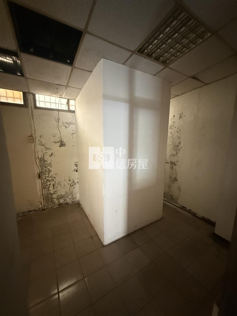 教育大學｜10米活路優質店面(右)房屋室內格局與周邊環境