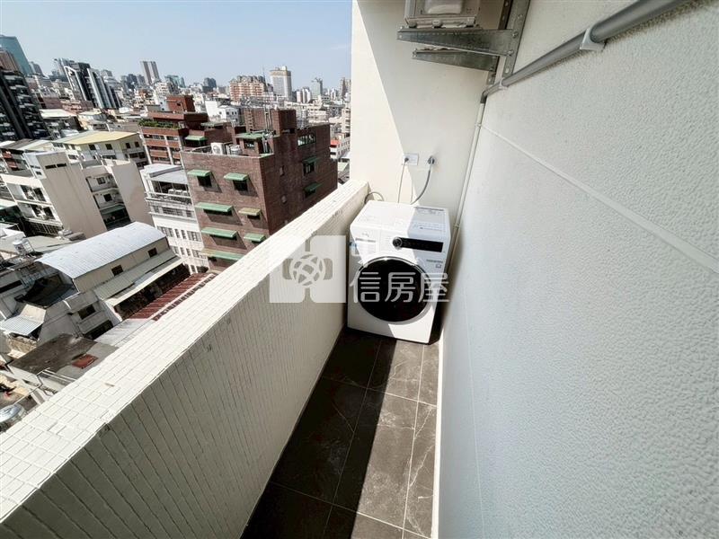 近南屯路五權商圈投保5.5%合法電梯五套房房屋室內格局與周邊環境