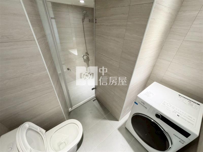 近南屯路五權商圈投保5.5%合法電梯五套房房屋室內格局與周邊環境