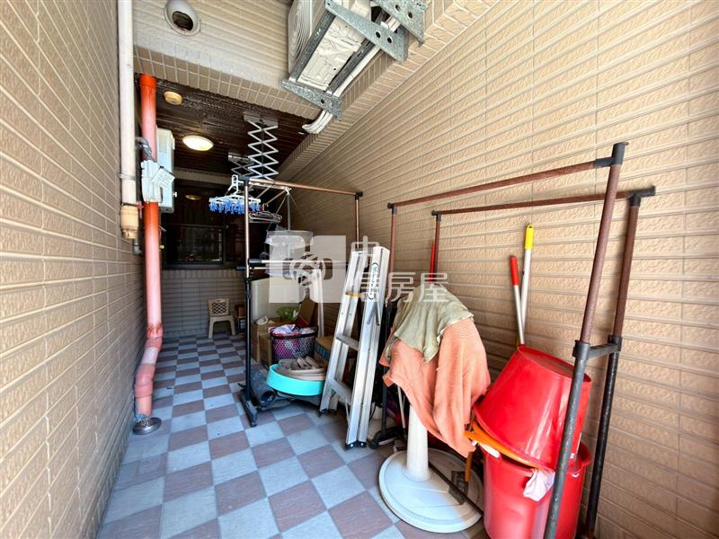 幸福公園大露台2房雙衛浴+車位房屋室內格局與周邊環境