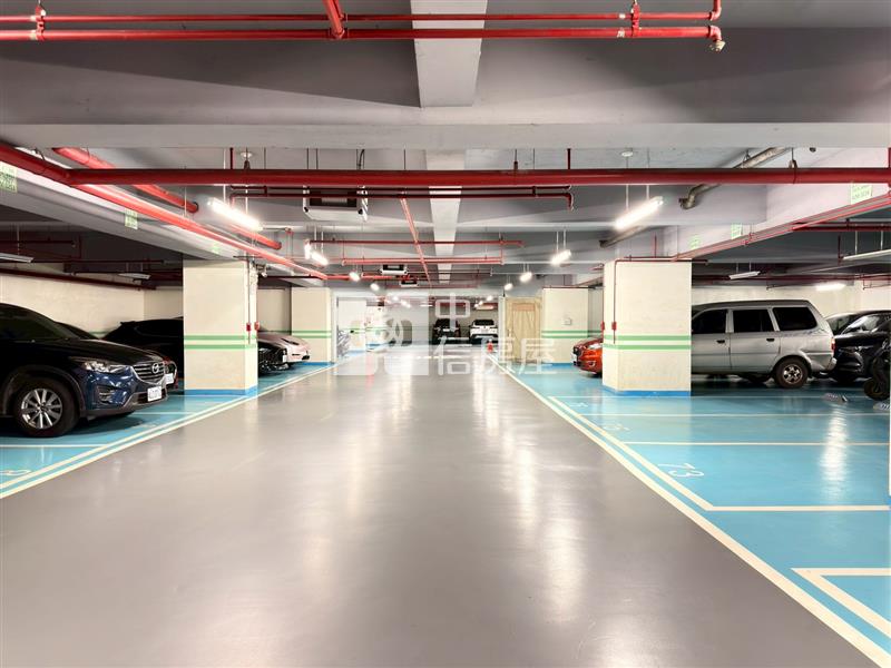幸福公園大露台2房雙衛浴+車位房屋室內格局與周邊環境