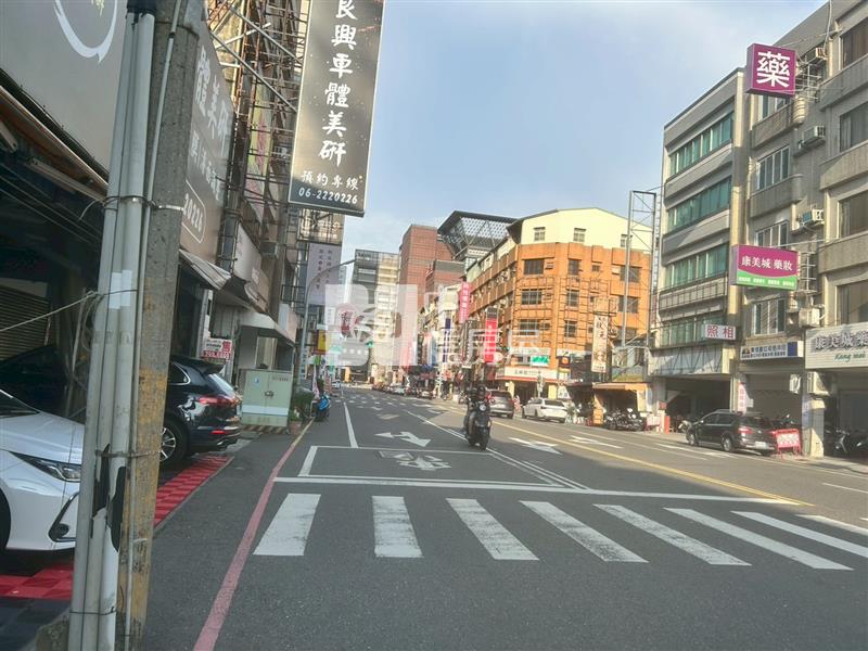 新光三越生活圈透天房屋室內格局與周邊環境