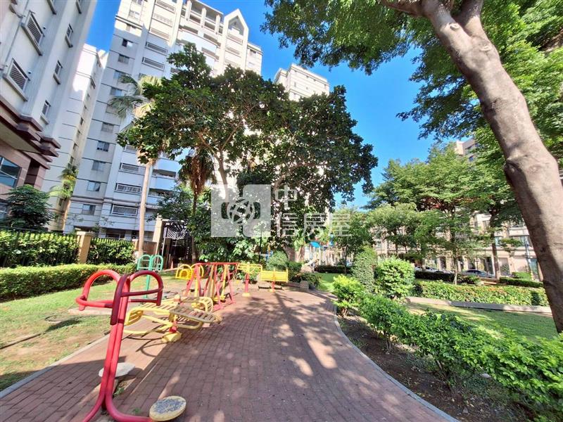 南屯黎明商圈三采藝術四房平車房屋室內格局與周邊環境