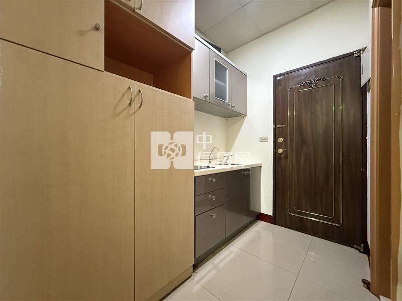 巨城光華大套房房屋室內格局與周邊環境