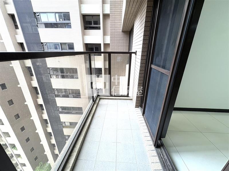 太原車站｜樹孝商圈新古屋3房｜平面車位房屋室內格局與周邊環境