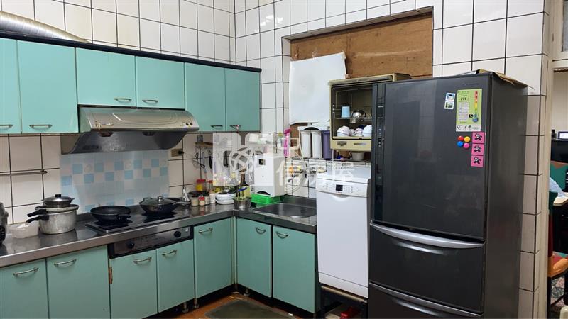 林森國小旁大面寬透天店面房屋室內格局與周邊環境