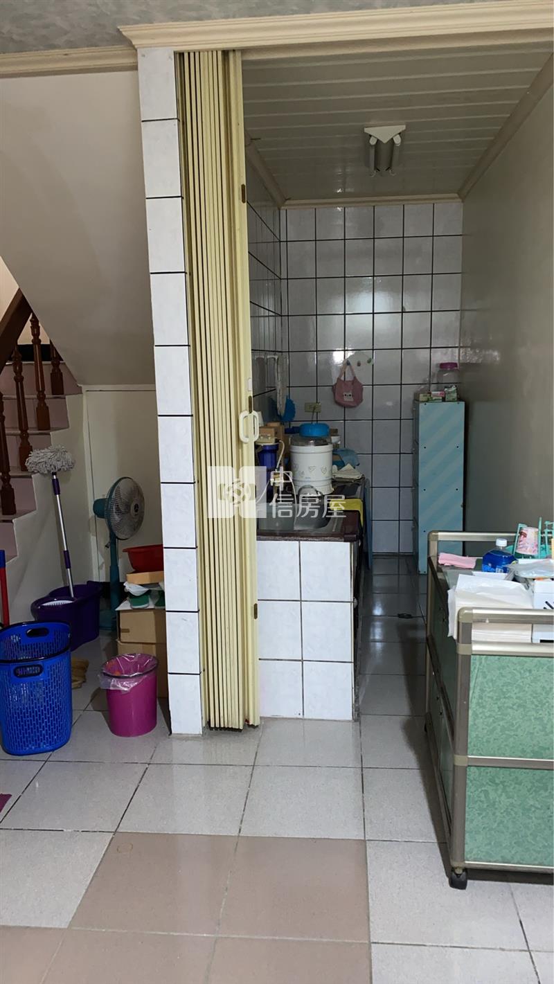林森國小旁大面寬透天店面房屋室內格局與周邊環境