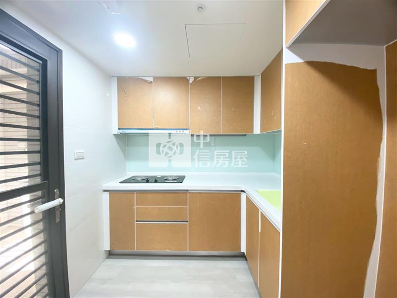 市政之櫻朝南邊間三房平車(13D5)房屋室內格局與周邊環境
