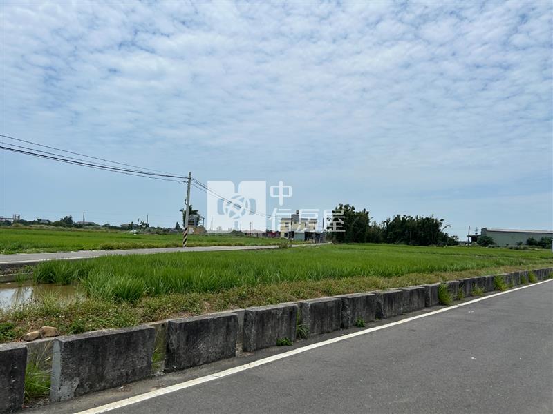 新屋區石磊子段農地(雙面臨路）房屋室內格局與周邊環境