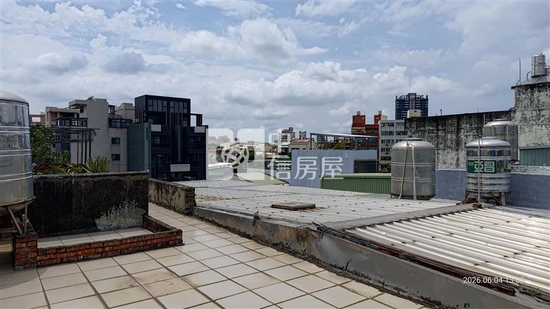 金陵路透天店面房屋室內格局與周邊環境