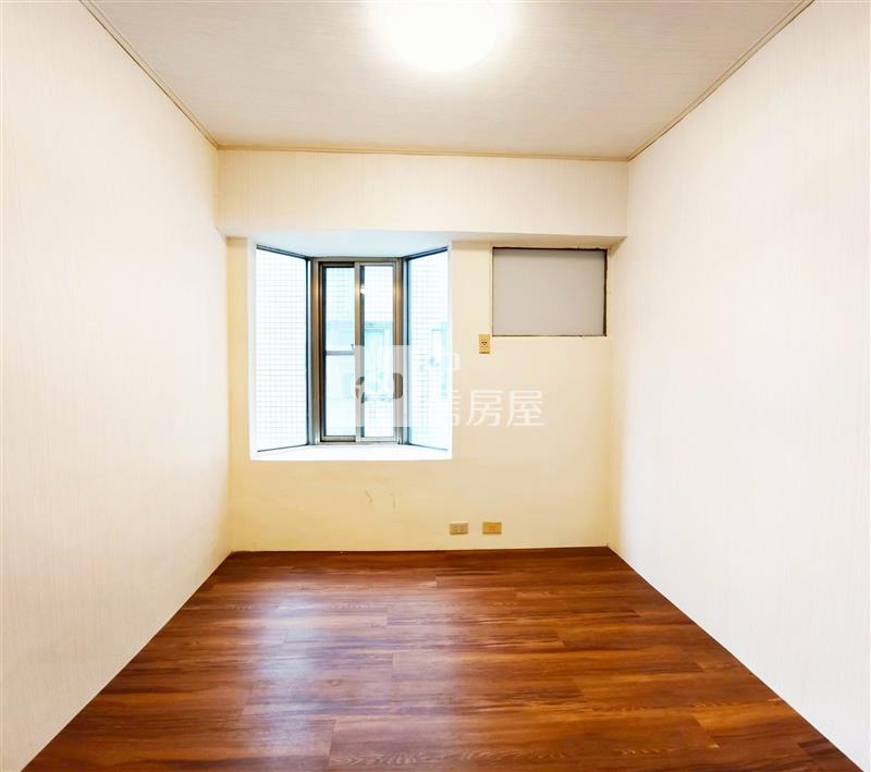 億載國小三房明亮華廈房屋室內格局與周邊環境