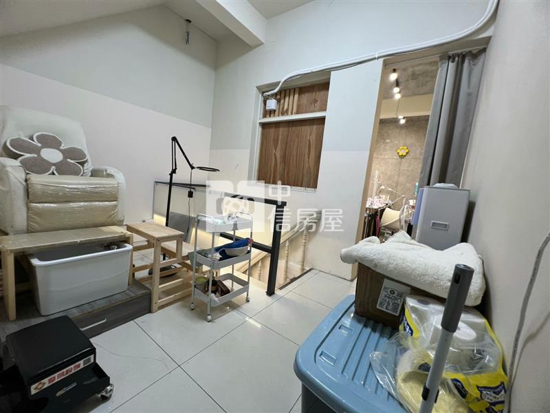正大馬路邊金透店房屋室內格局與周邊環境