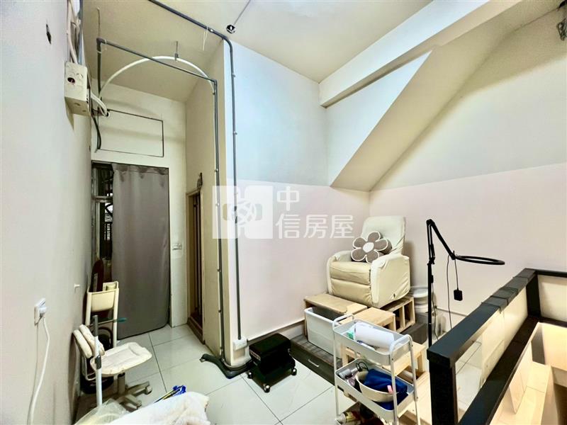 正大馬路邊金透店房屋室內格局與周邊環境
