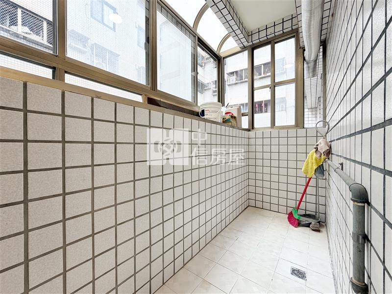 金色美邸三房平車房屋室內格局與周邊環境