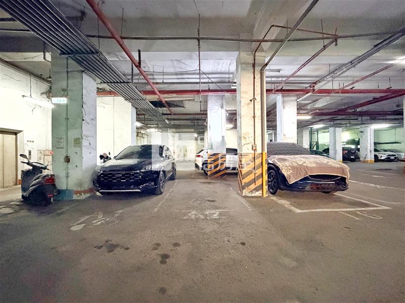 金色美邸三房平車房屋室內格局與周邊環境