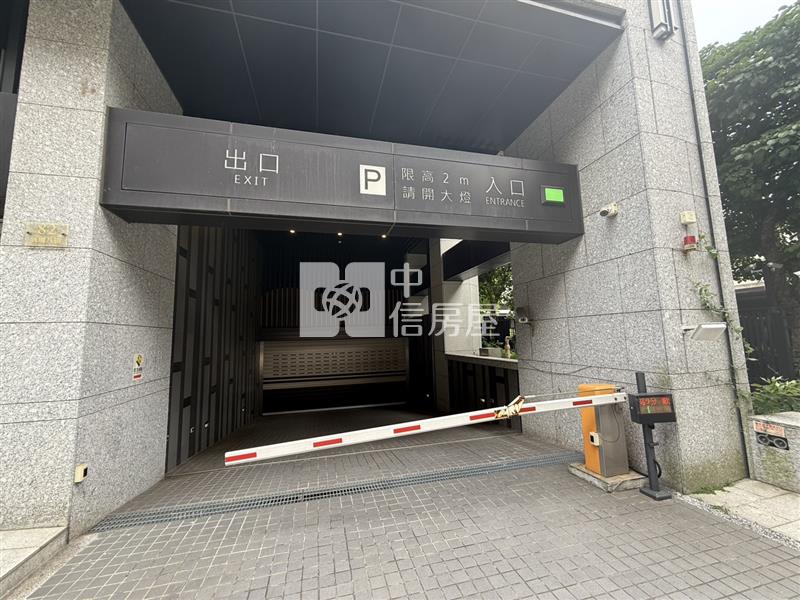 桃園藝文特區旁金店面附平面車位房屋室內格局與周邊環境