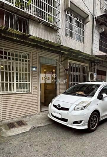 山仔頂漂亮2房一樓門口停車房屋室內格局與周邊環境