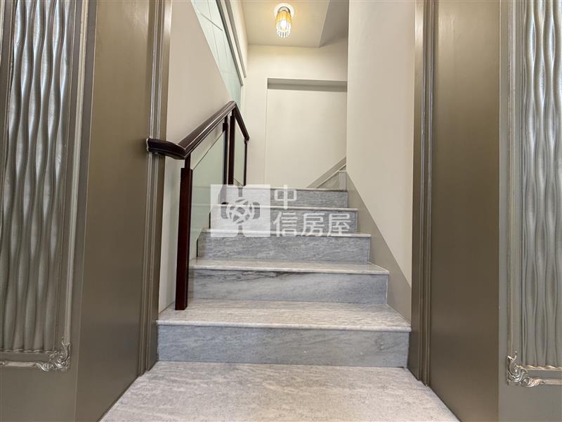 屏東房屋-九如鄉公所輕齡雙車寬宅-正10米路房屋室內格局與周邊環境