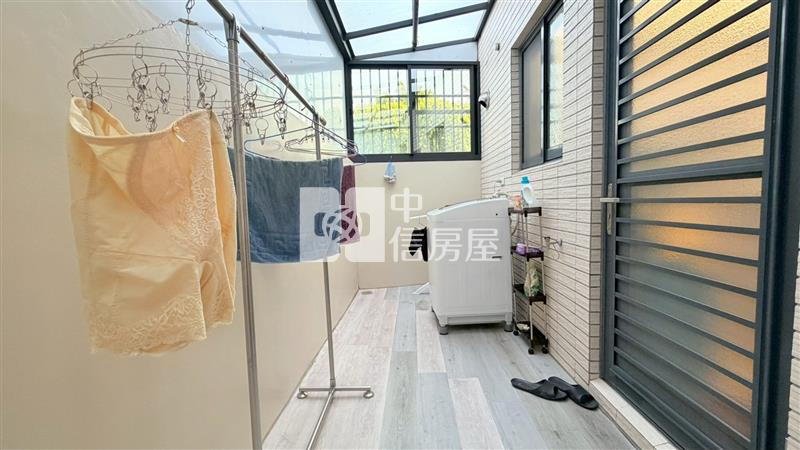 西區質感雙車庫別墅房屋室內格局與周邊環境