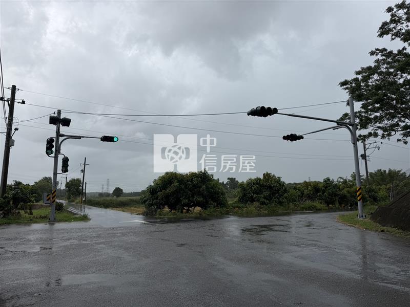 南科外溢首選!國8交流道旁雙面路方正美地房屋室內格局與周邊環境
