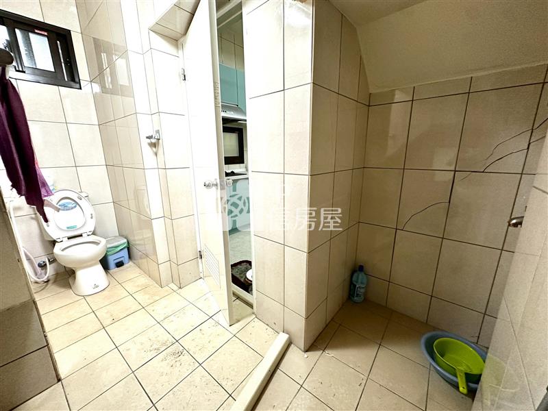 ㊣五權車站輕屋齡大透天房屋室內格局與周邊環境