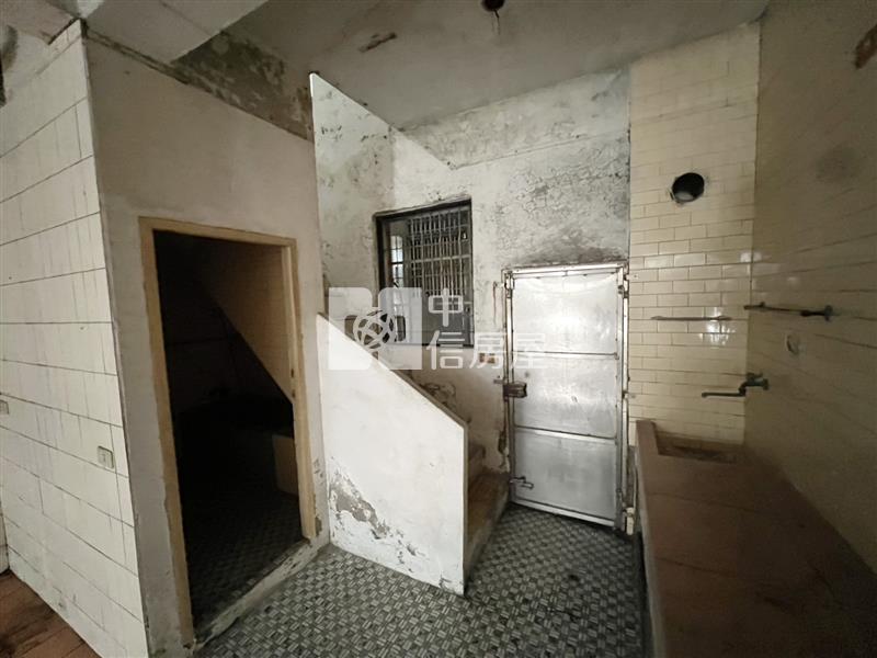 龍岡忠貞市場商圈DIY透天(需整理)房屋室內格局與周邊環境