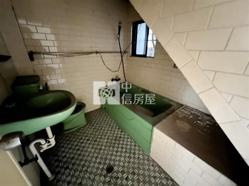龍岡忠貞市場商圈DIY透天(需整理)房屋室內格局與周邊環境