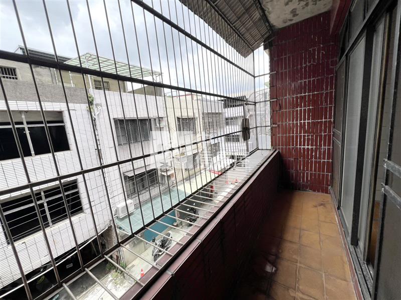 龍岡忠貞市場商圈DIY透天(需整理)房屋室內格局與周邊環境