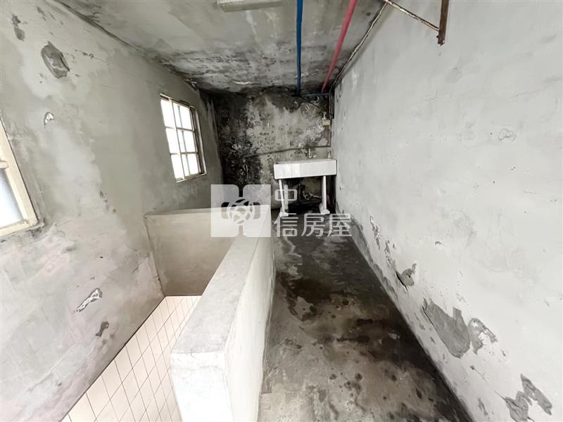 龍岡忠貞市場商圈DIY透天(需整理)房屋室內格局與周邊環境