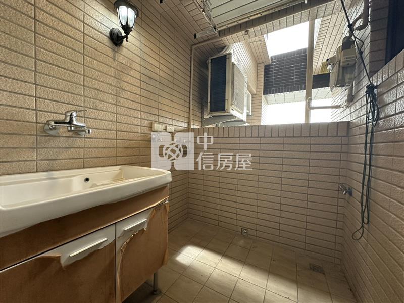 浩瀚MVP次頂樓無限視野四房雙平車房屋室內格局與周邊環境