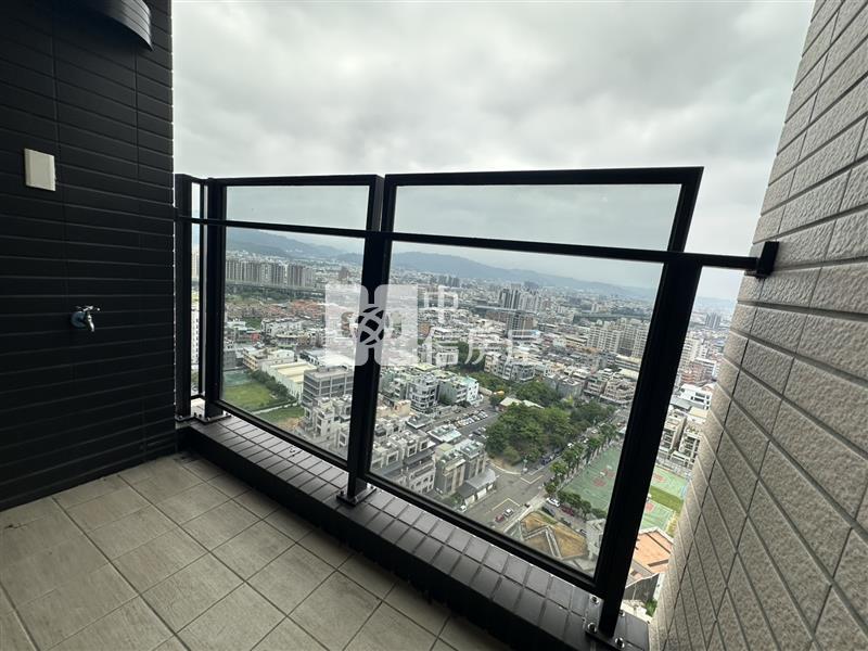 浩瀚MVP次頂樓無限視野四房雙平車房屋室內格局與周邊環境